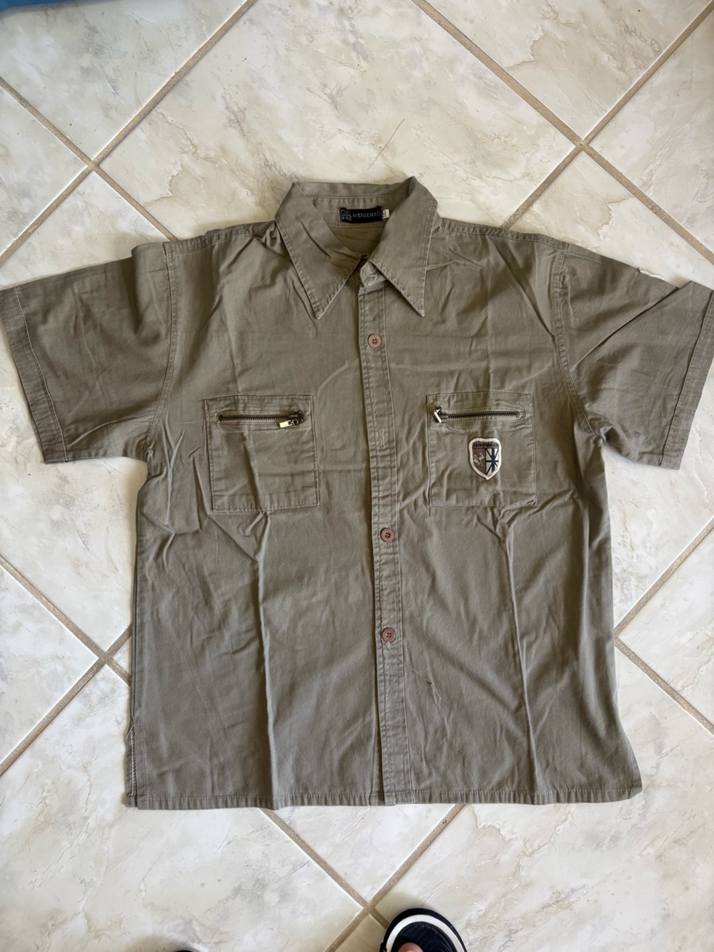 Men's Short-Sleeve Shirt Jacket in Olive with Chest Zippers